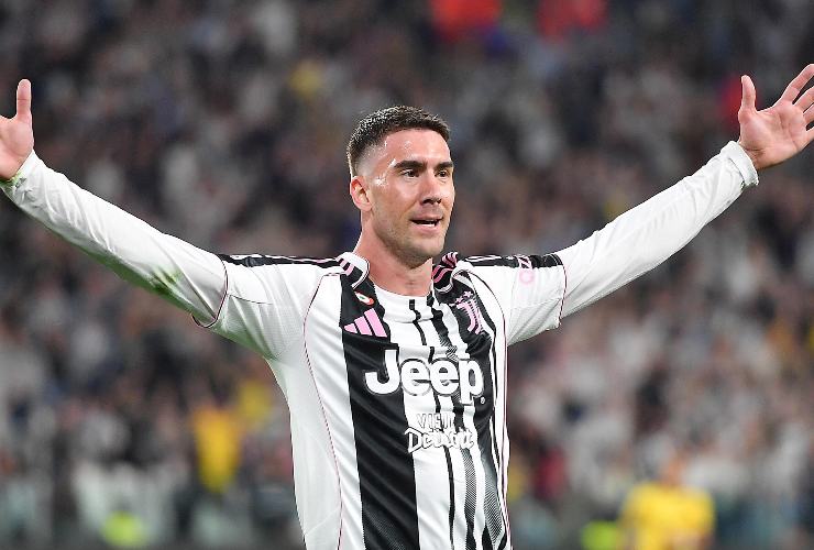 vlahovic esulta con la juventus