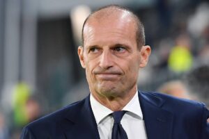 Massimiliano Allegri con un'espressione preoccupata