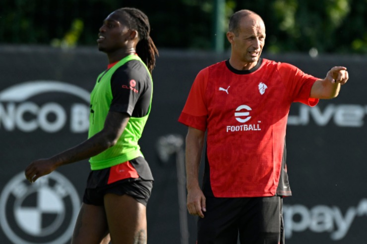 Massimiliano Allegri e Rafa Leao durante gli allenamenti