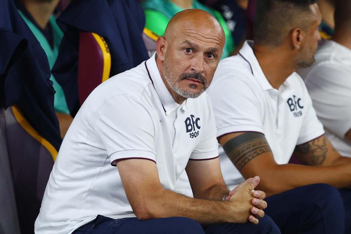 Vincenzo Italiano seduto in panchina