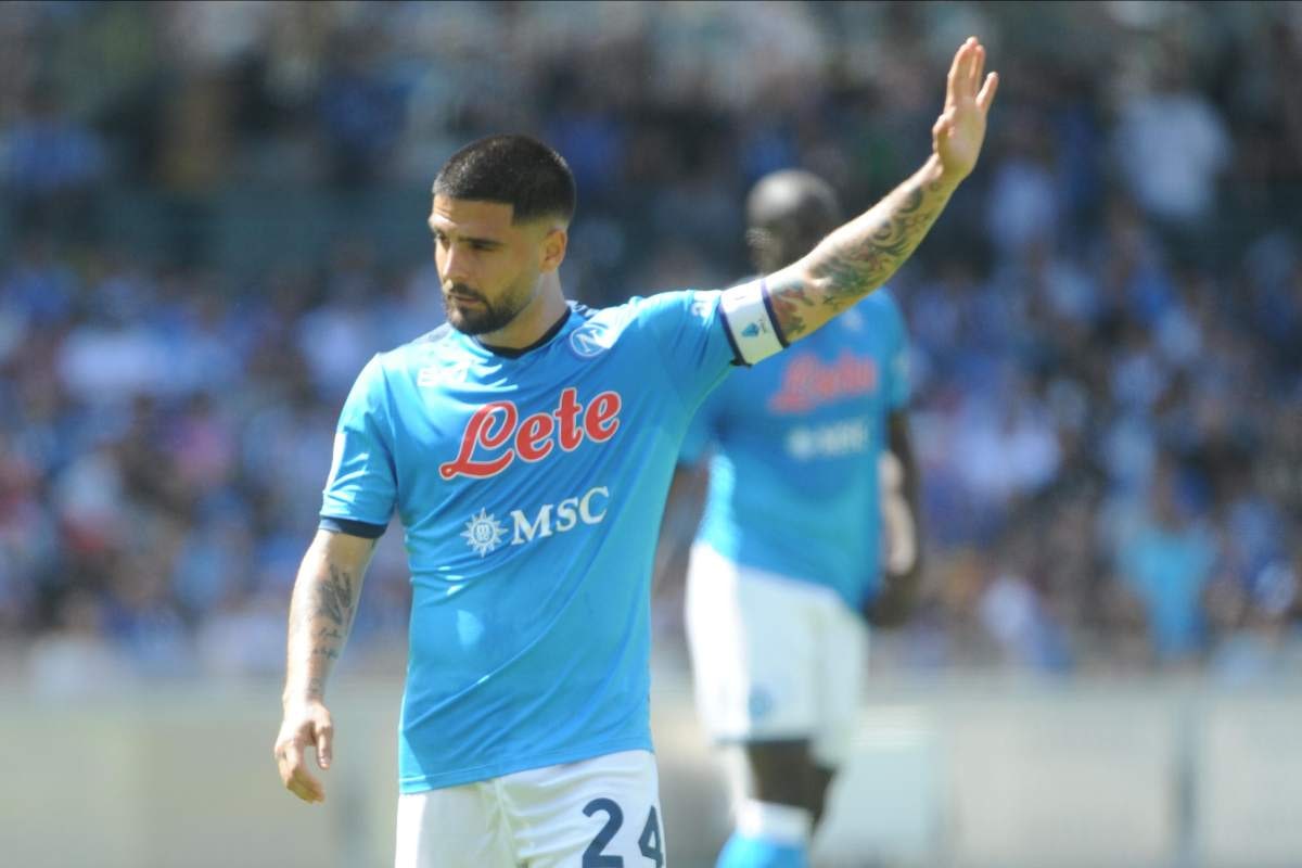 Lorenzo Insigne saluta