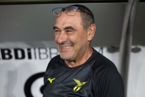 Primo piano di Maurizio Sarri che sorride