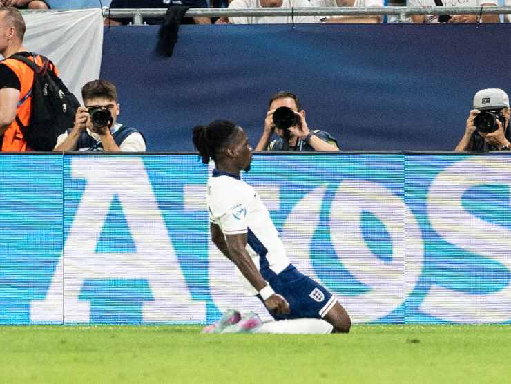 Jonathan Rowe esulta dopo un gol