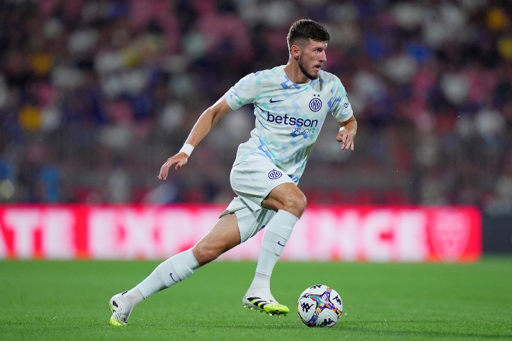 Petar Sucic in azione con la maglia dell'Inter