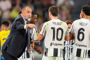 Igor Tudor a colloqui con la squadra