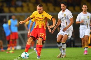 Francesco Camarda in azione con il Lecce