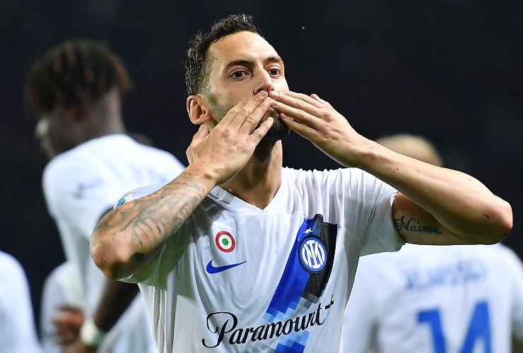 chalanoglu esulta con l'inter 