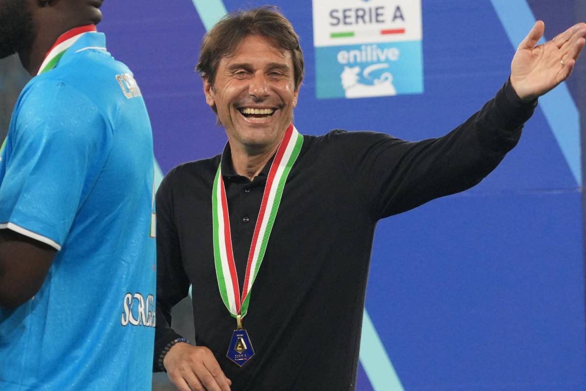 conte durante i festeggiamenti dello scudetto del napoli 