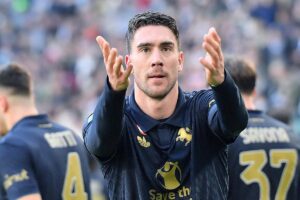 vlahovic esulta con la juventus
