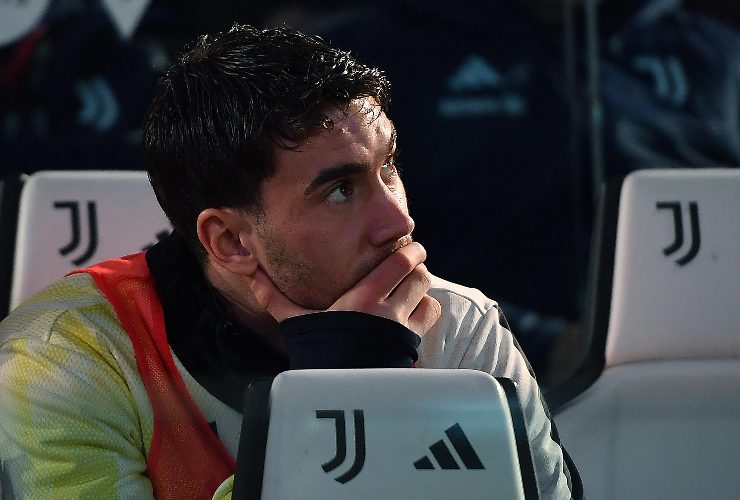 vlahovic in panchina con la juventus