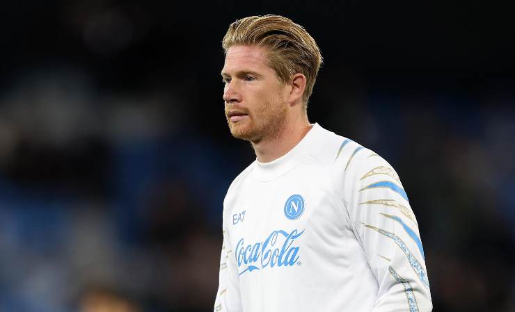 Kevin De Bruyne con la maglia d'allenamento del Napoli