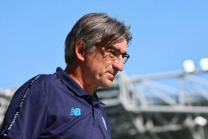 Ivan Juric guarda verso terra
