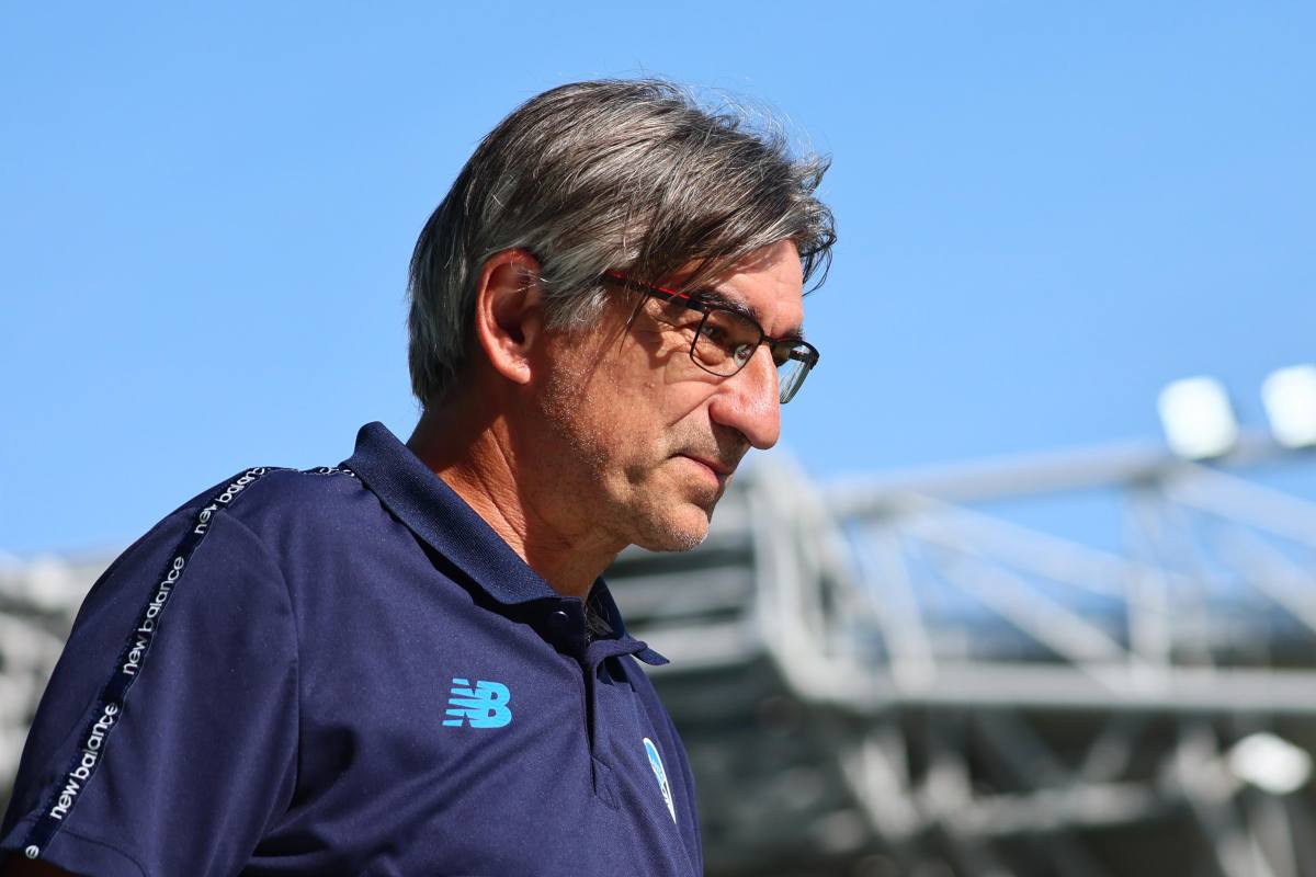 Ivan Juric guarda verso terra