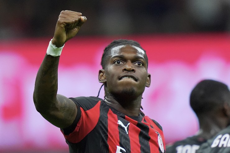 Rafa Leao esulta dopo il gol in rossonero
