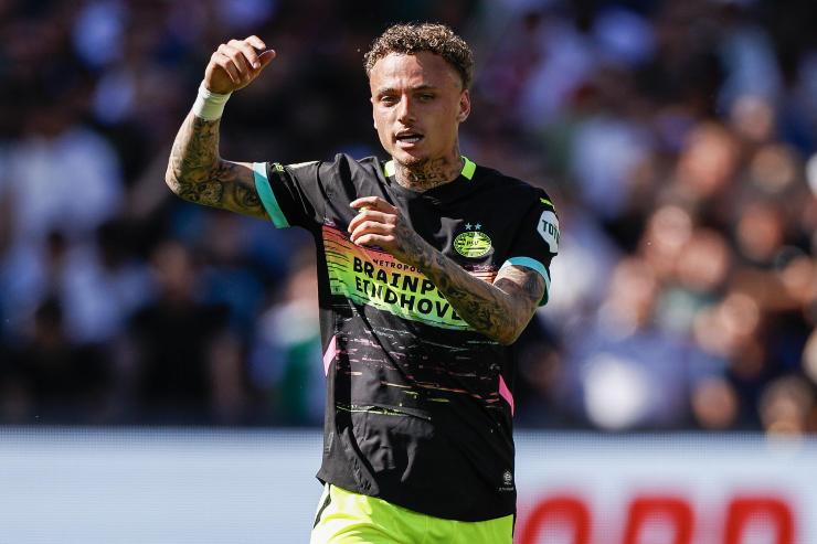 Noa Lang con la maglia del PSV Eindhoven