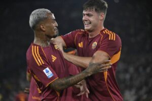 Wesley e Fofana festeggiano la rete