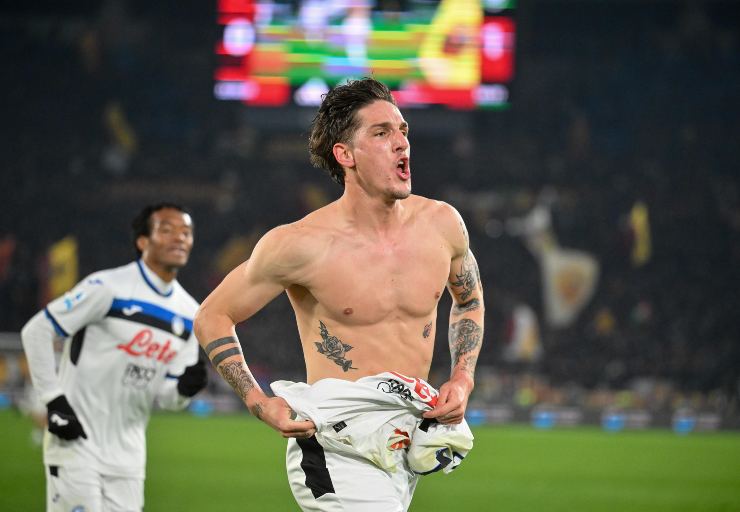Nicolò Zaniolo esulta togliendosi la maglietta