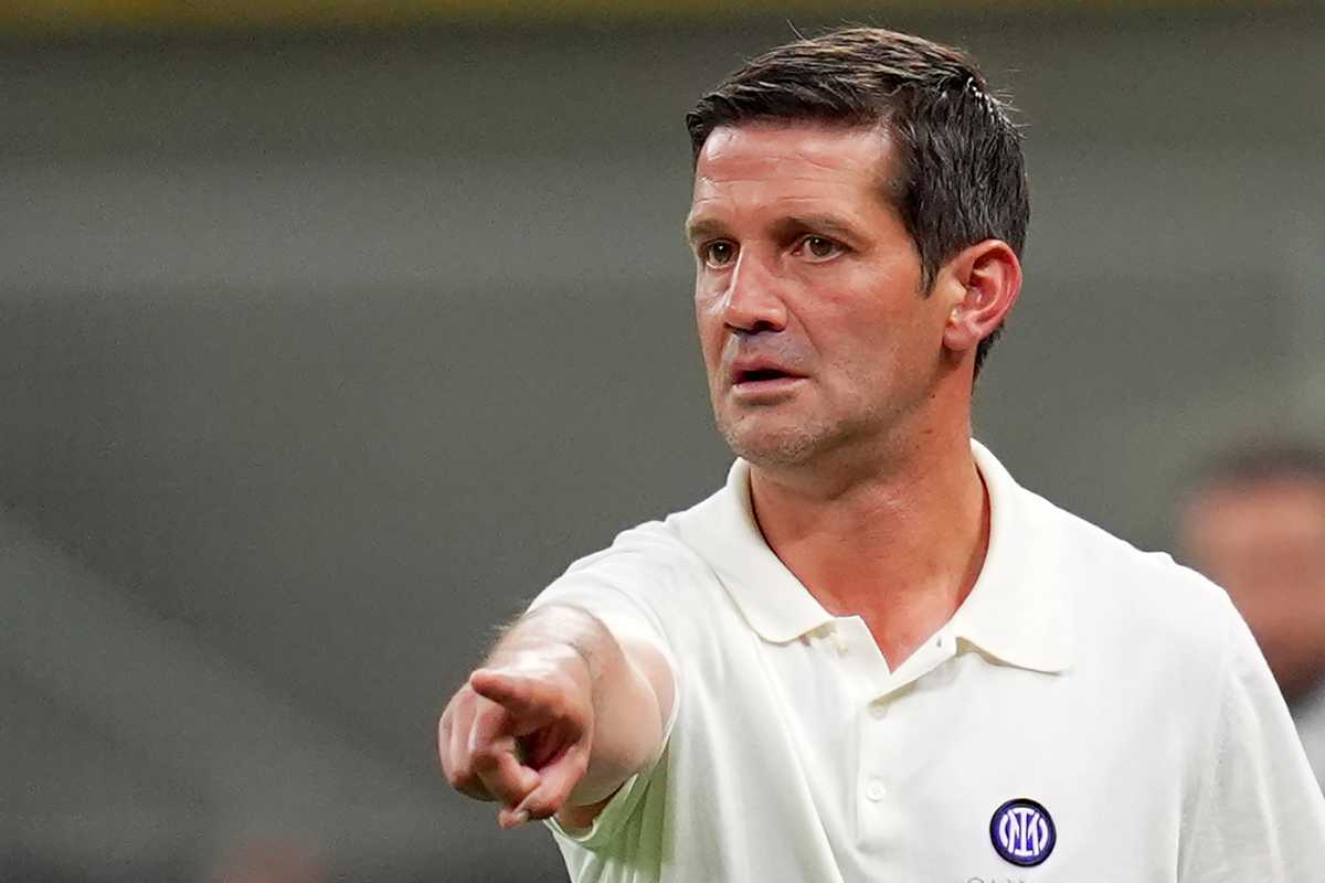 Christian Chivu dà indicazioni ai suoi 
