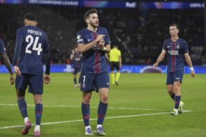 Kvara esulta dopo un gol