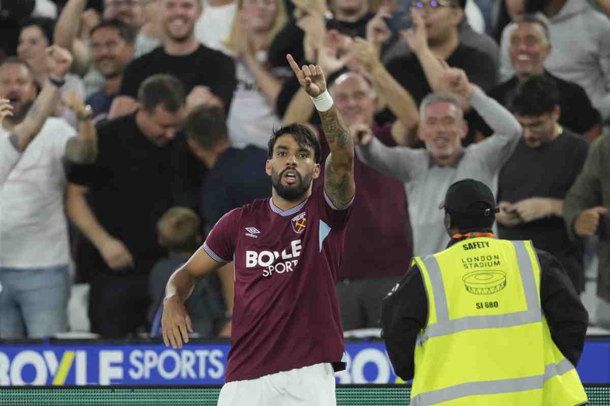 Lucas Paquetà con dietro i tifosi del West Ham