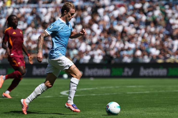 Nicolò Rovella in azione nel Derby