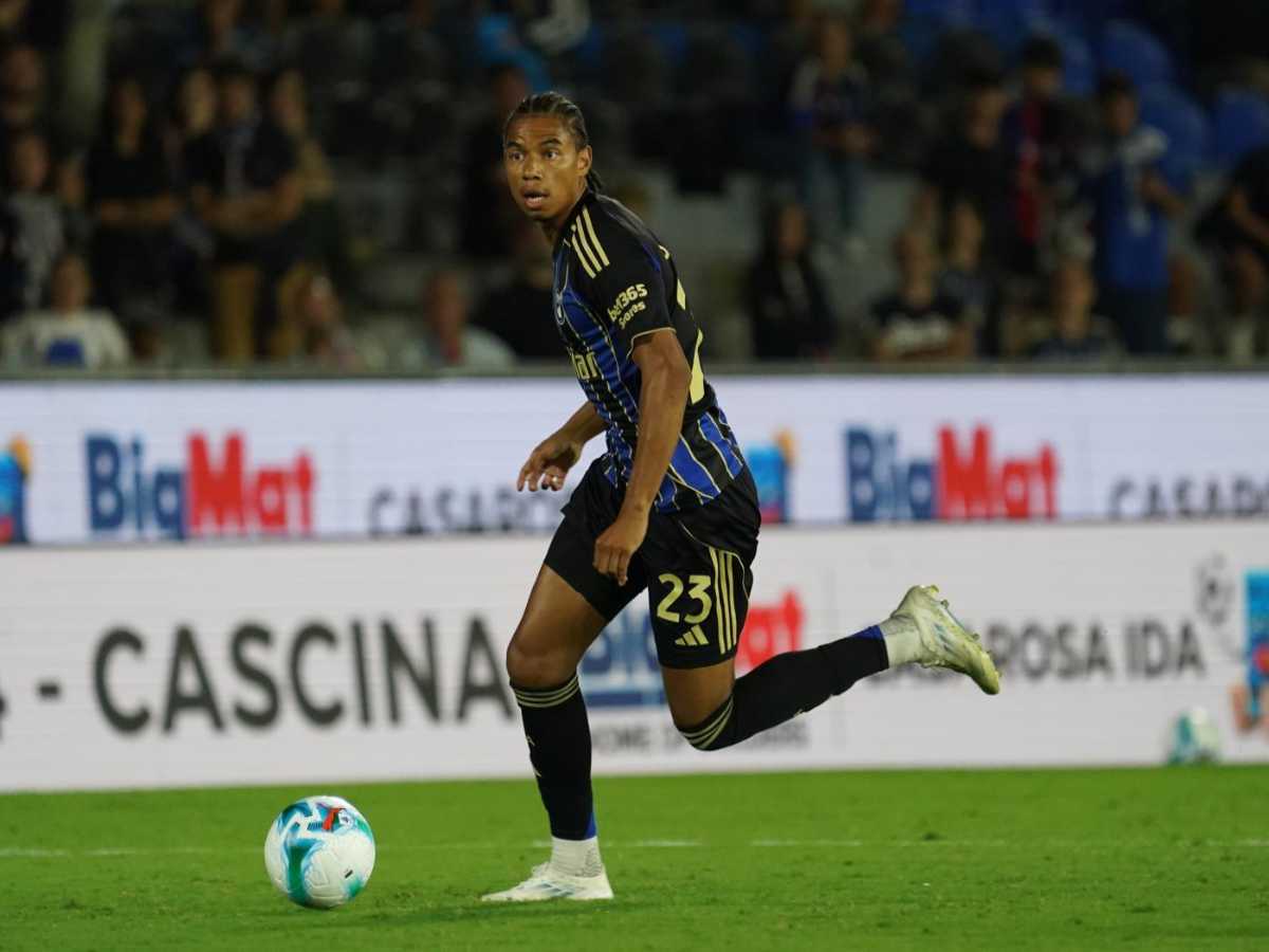 Calvin Stengs in azione con il Pisa
