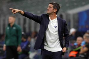 Chivu sulla panchina dell'Inter