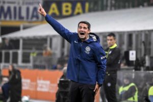 Chivu sulla panchina dell'Inter