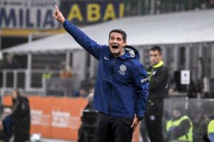 Chivu sulla panchina dell'Inter