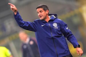 Cristian Chivu dà indicazione ai suoi