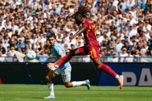 Kone con la maglia della Roma