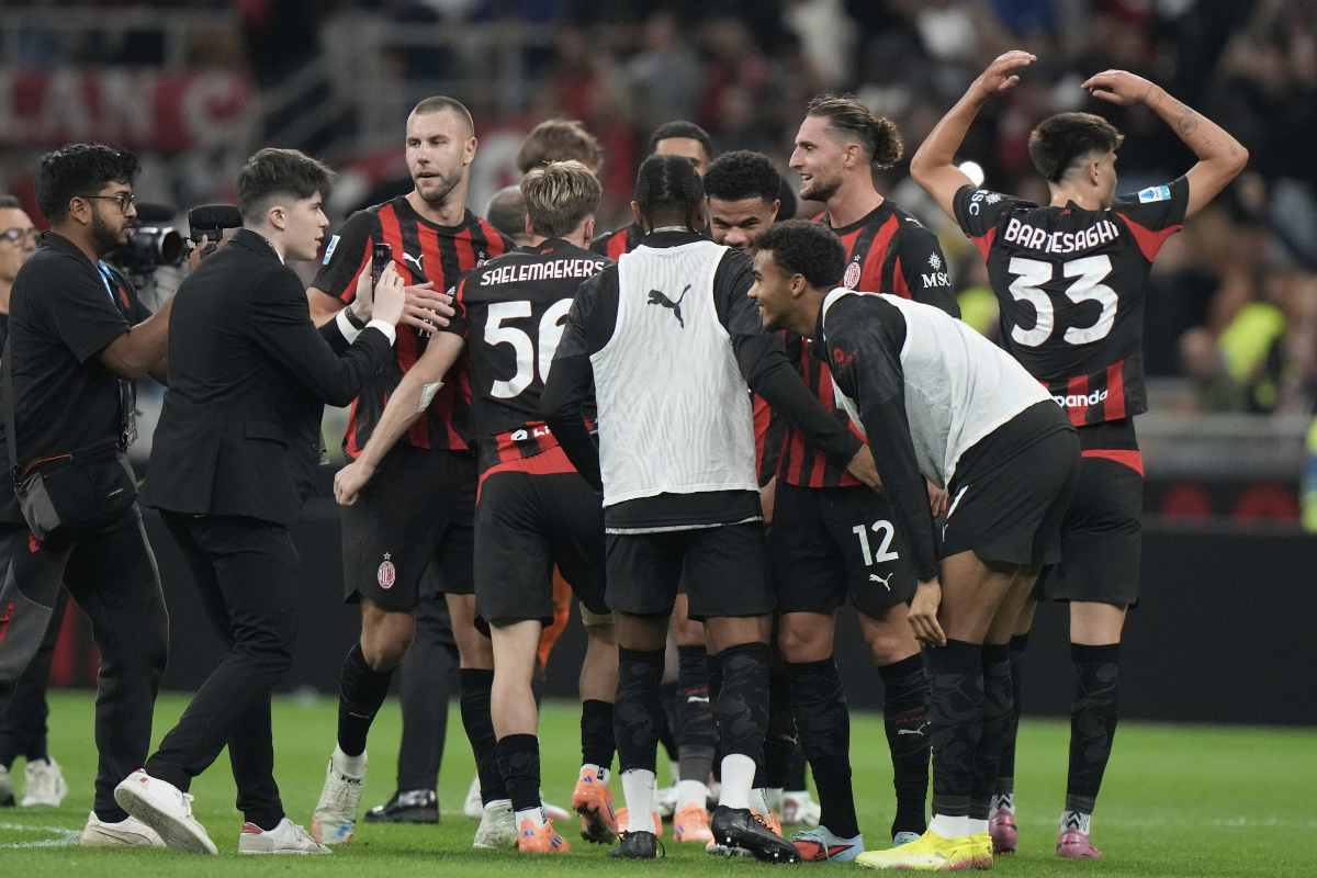 I giocatori del Milan esultano dopo il gol al Napoli