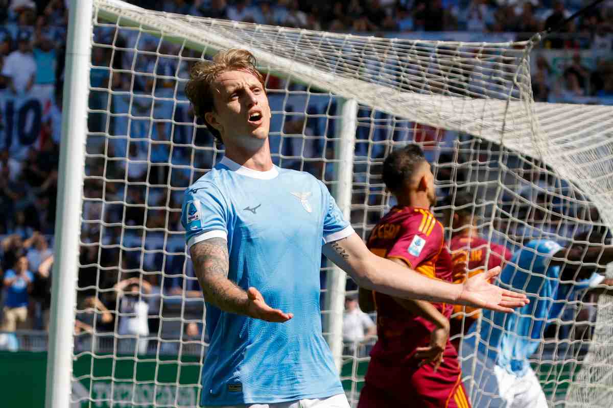 Rovella con la maglia della Lazio