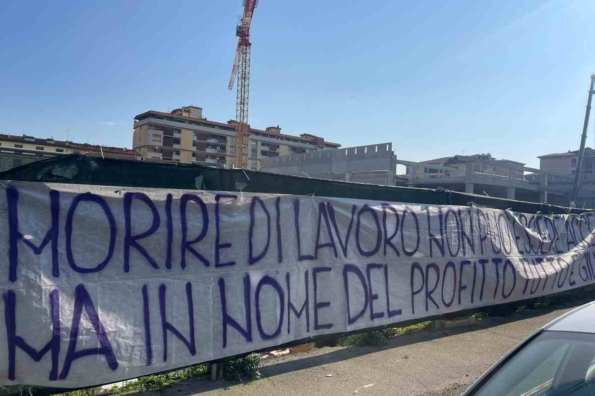 Uno striscione dei tifosi della Fiorentina