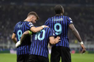 Thuram, Sucic e Lautaro Martinez dopo il gol