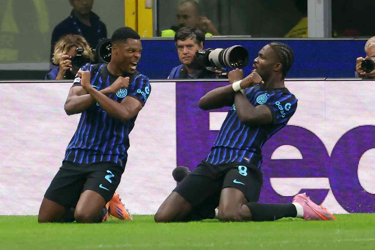 Thuram esulta dopo un gol con l'Inter