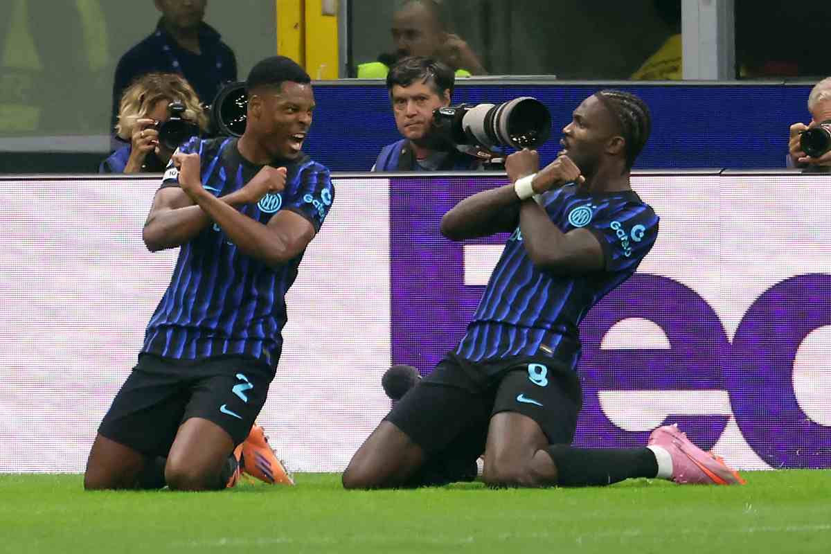 Dumfries esulta con Thuram
