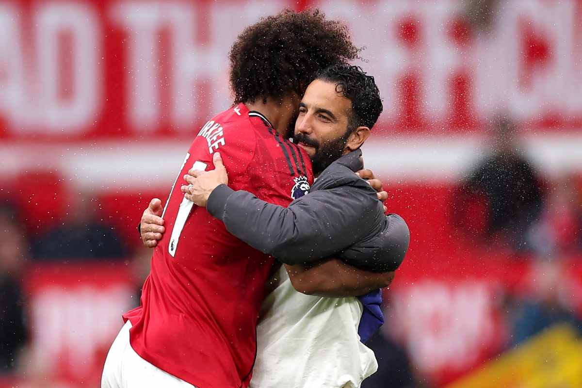 Zirkzee abbraccia Amorim