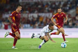 Ciro Immobile inseguito da Mancini in Roma-Bologna