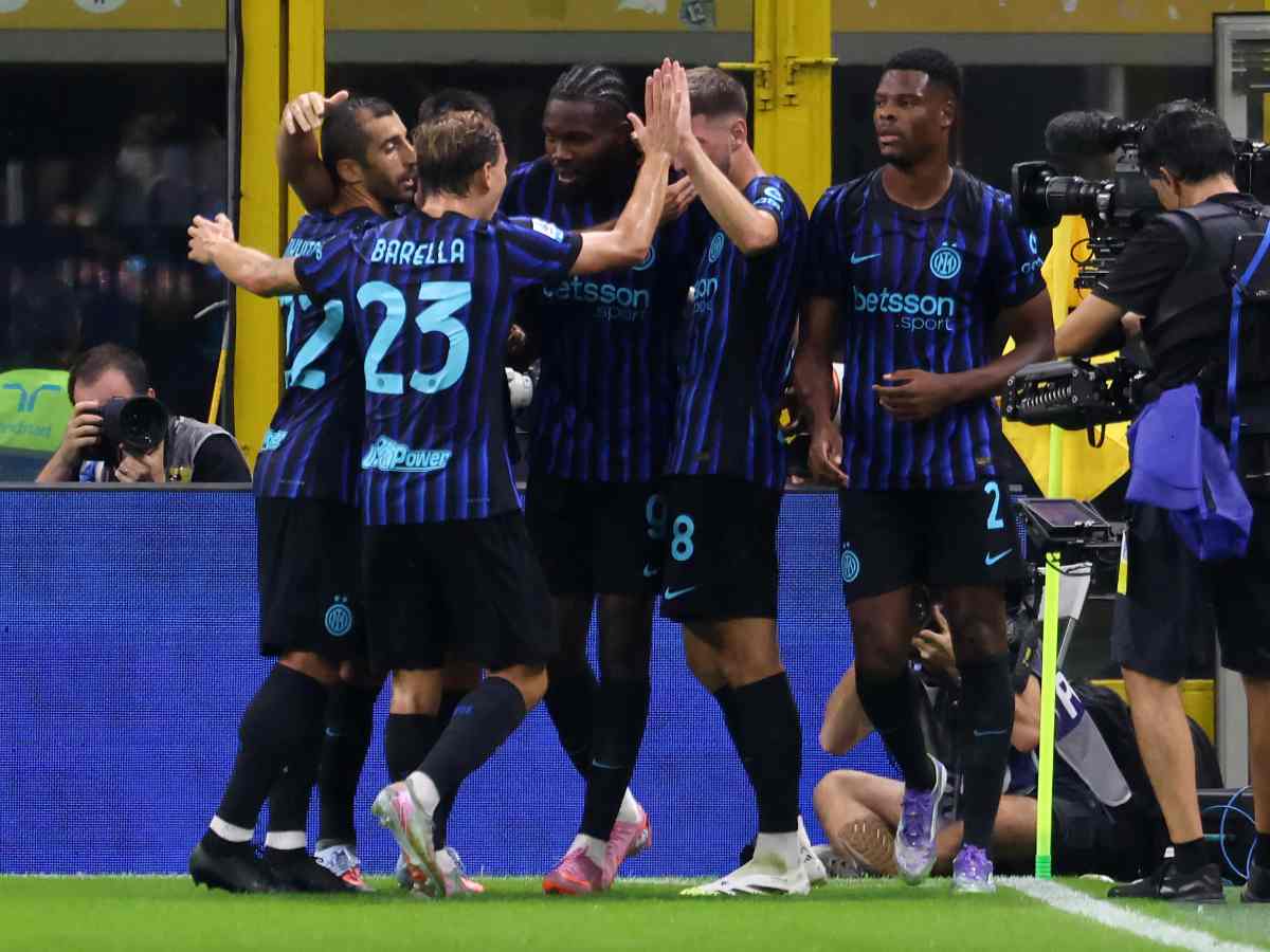 i giocatori dell'Inter esultano dopo il gol