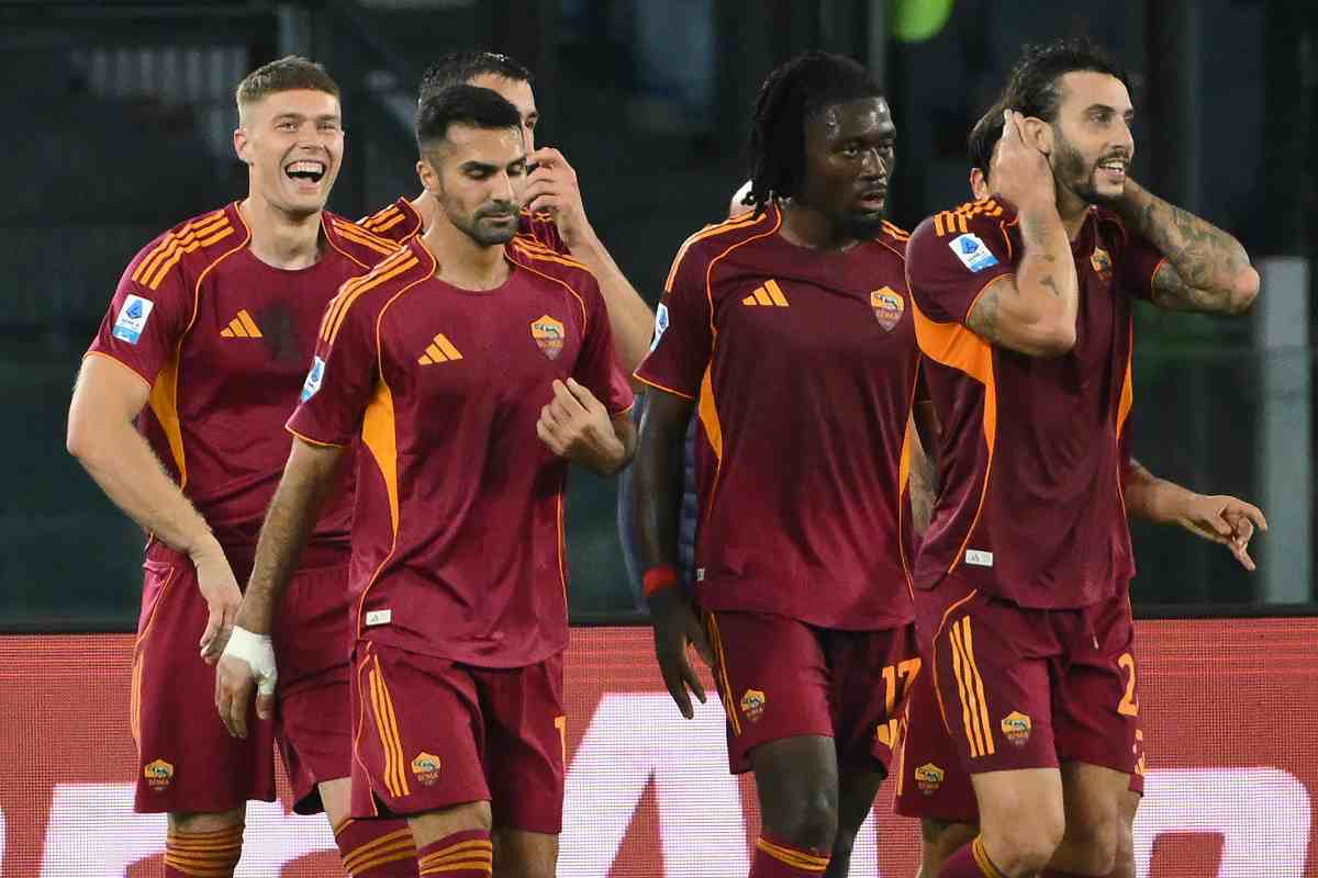 La Roma esulta dopo un gol