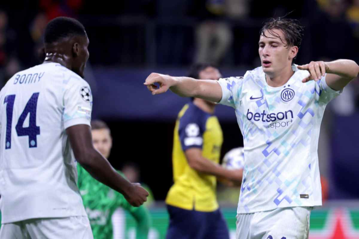 Esposito e Bonny esultano dopo un gol