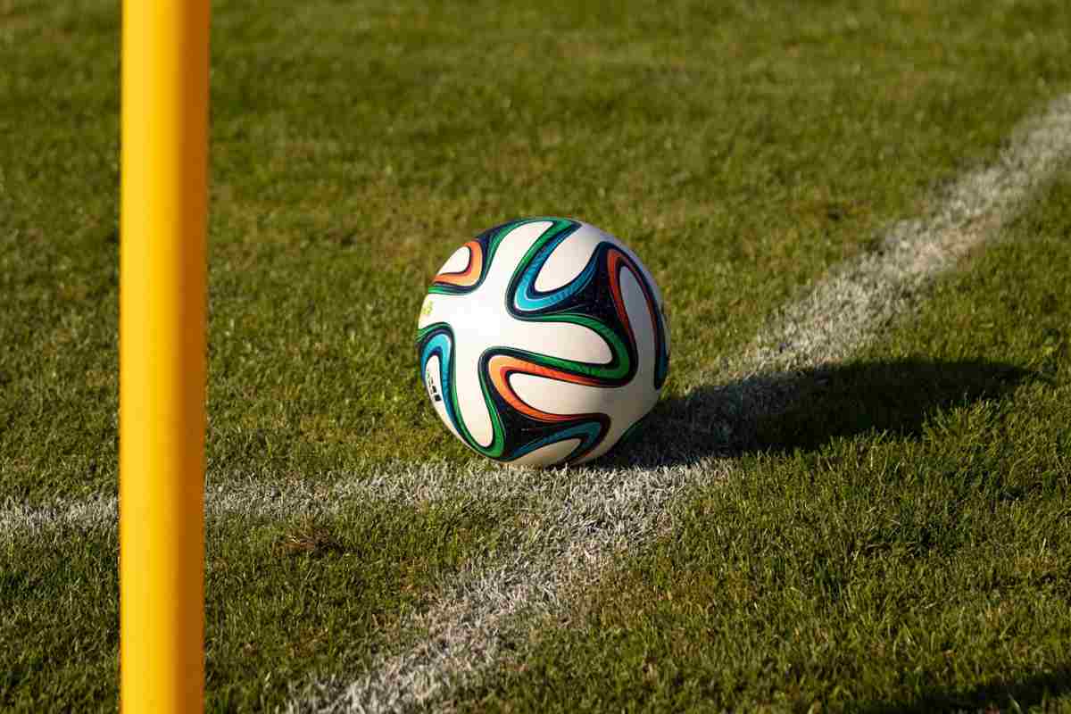 Pallone nel calcio d'angolo