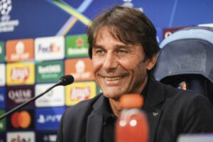 Il sorriso di Antonio Conte in conferenza stampa