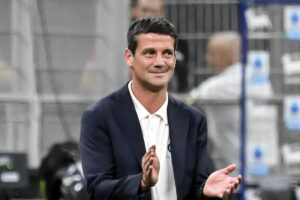 Cristian Chivu applaude