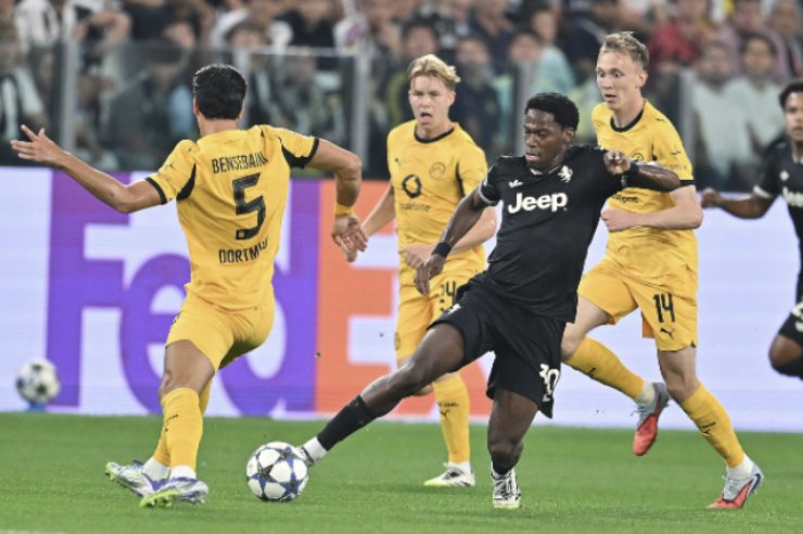 Jonathan David in azione con la maglia bianconera