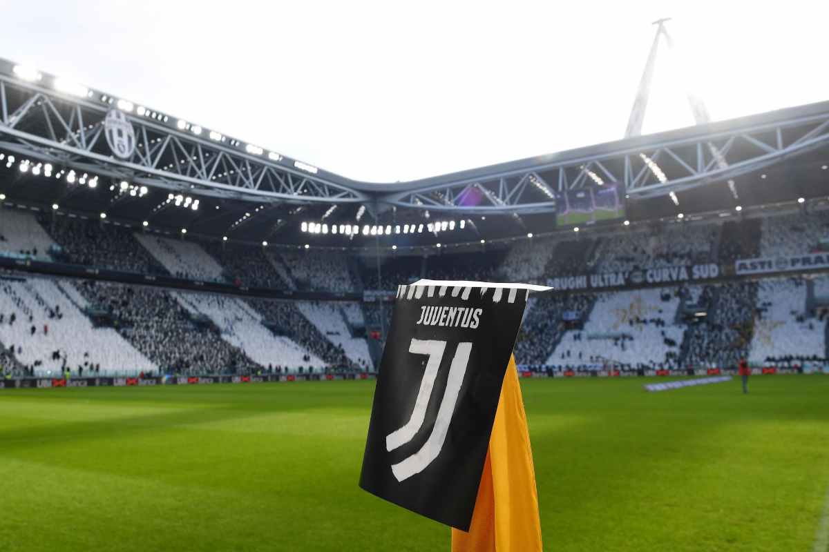 Il logo della, Juventus sulla bandierina dell'angolo