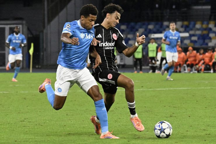 David Neres in azione con la maglia del Napoli
