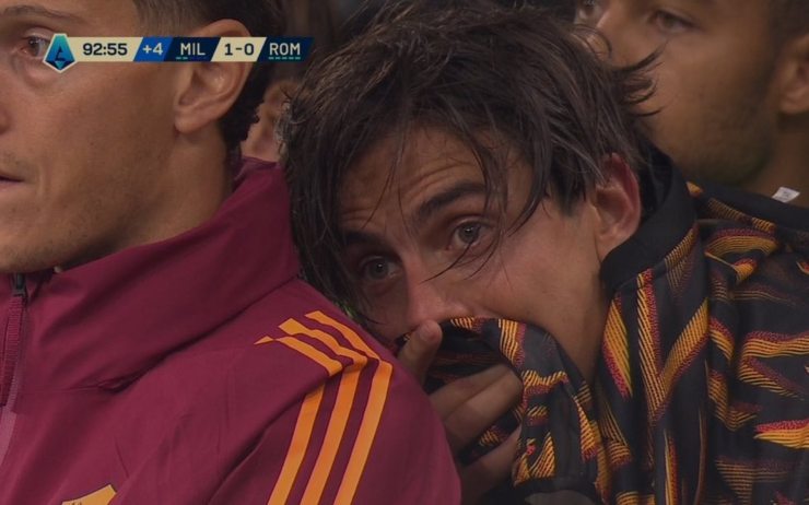 Paulo Dybala in lacrime in panchina