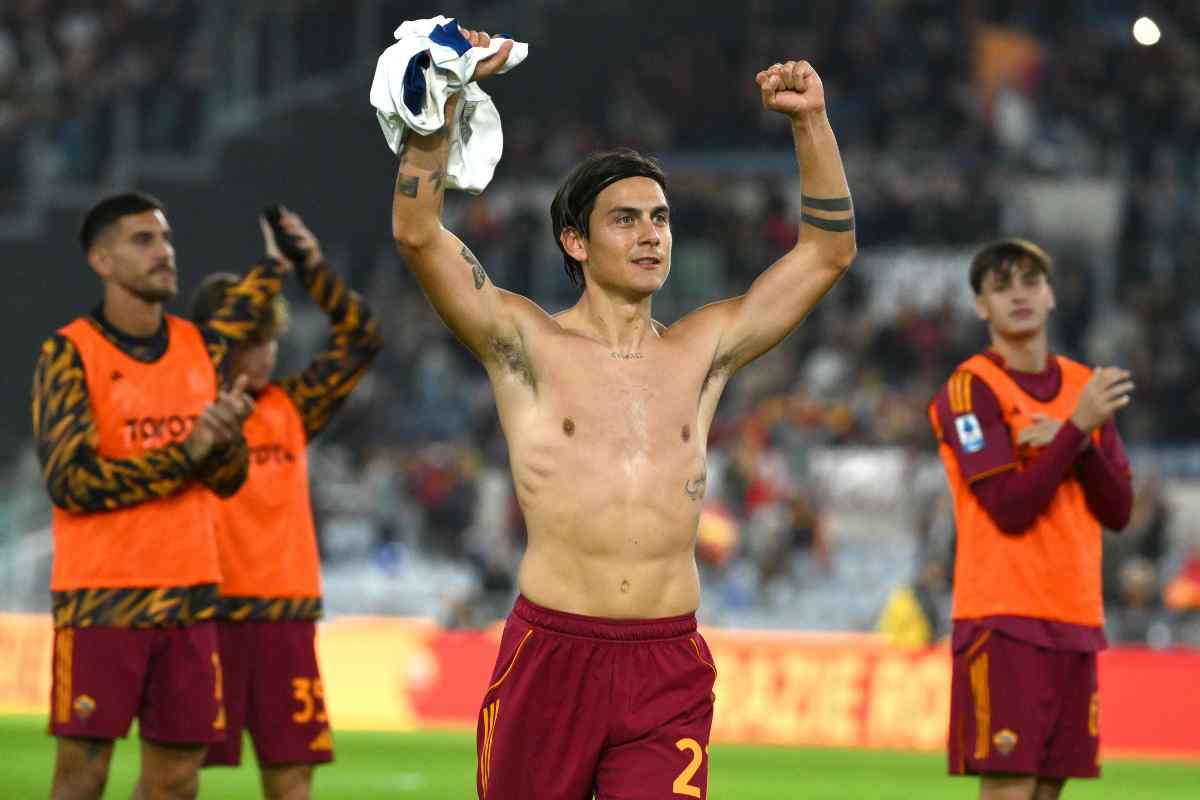 Paulo Dybala esulta a fine gara